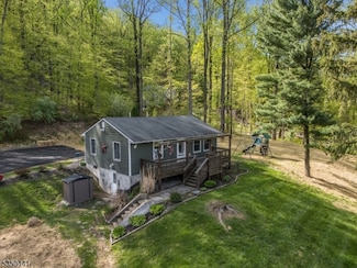 263 Asbury West Portal Rd, Asbury, NJ 08802