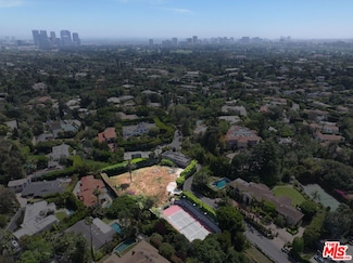 1120 Summit Dr, Beverly Hills, CA 90210