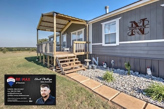9701 Garrett Rd, Marlow, OK 73055