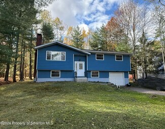 1026 Indian Dr, Lake Ariel, PA 18436