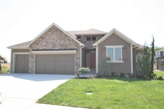 4913 NW Montebella Dr, Riverside, MO 64150