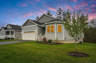 28 Blackstone Dr, Raymond, NH 03077