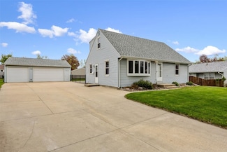 2724 Seely Ave SE, Cedar Rapids, IA 52403