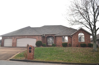 806 Honeysuckle Ln, Nixa, MO 65714