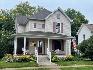 1149 E Main St, Coshocton, OH 43812