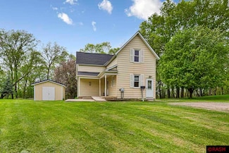 307 Meadow Woods Dr, Mankato, MN 56001