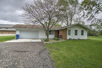 1697 N State St, Monticello, IL 61856