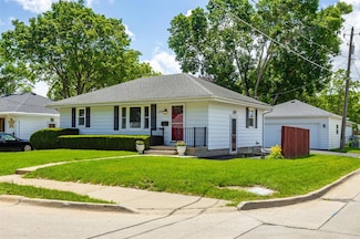 2536 E 41st Ct, Des Moines, IA 50317