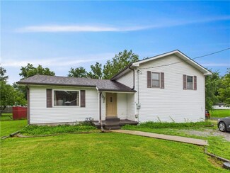 300 E Mason St, La Monte, MO 65337