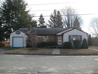 90 Colwell St, Cranston, RI 02920