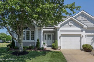 4 Birmingham Ln, Monroe Township, NJ 08831