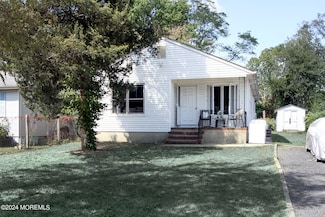 19 E 4th St, Howell, NJ 07731