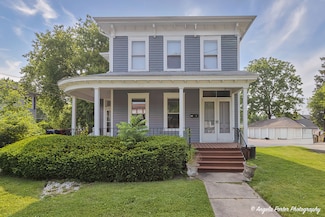 411 N Madison St, Woodstock, IL 60098