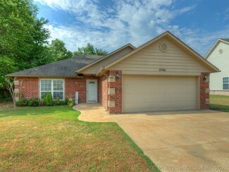 2705 SW Wolf Run Dr, Claremore, OK 74019