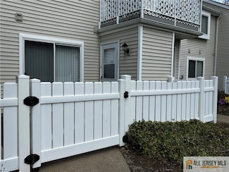 13 Sweetgum Ln, Monmouth Junction, NJ 08852