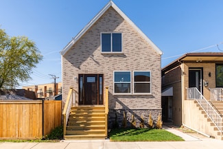 4134 W Roscoe St, Chicago, IL 60641