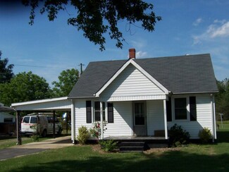 3141 Grit Rd, Hurt, VA 24563