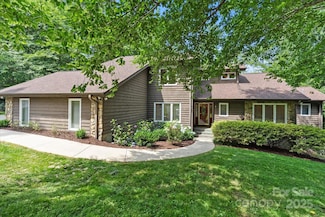 2045 10th Street Ln NW, Hickory, NC 28601