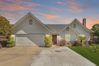 2728 W Hemlock Ct, Visalia, CA 93277