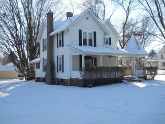 135 W Grant St, Sheridan, IL 60551