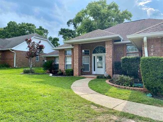 2044 Hamilton Crossing Dr, Cantonment, FL 32533