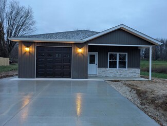 207 Poplar St, Loogootee, IN 47553