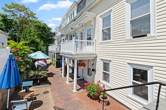 39 School St, Brookline, MA 02446