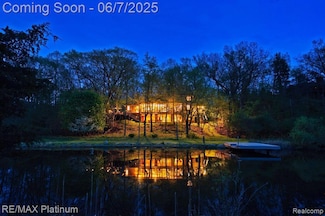 5519 Great Hawk Cir, Ann Arbor, MI 48105