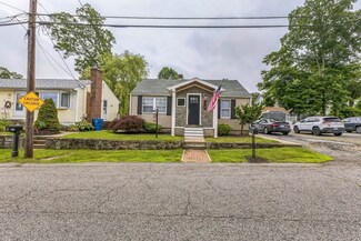 81 Waumsett Ave, Cumberland, RI 02864