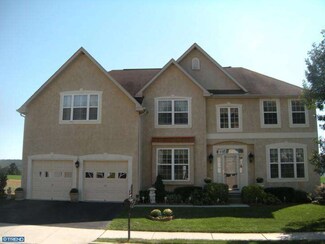 18 Oxford Dr, Morgantown, PA 19543