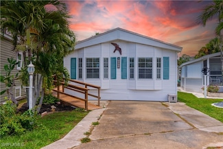 10903 Peregrine Falcon Cir, Estero, FL 33928