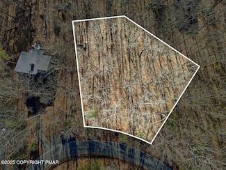 1875 Sec 4 Stafford Dr, Saw Creek, PA 18324