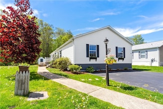 30 Blackbird Ct, Tiverton, RI 02878