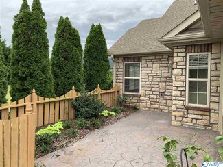 24 Laurel Ln, Brownsboro, AL 35741