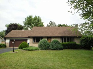 440 S Ralph St, Watseka, IL 60970
