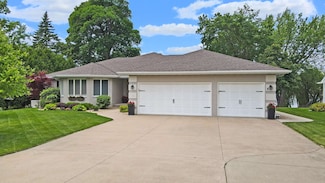 1800 Lakeshore Dr, Menasha, WI 54952