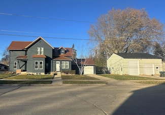135 W Hickory St, Seymour, WI 54165
