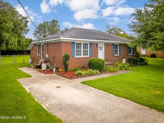 1409 Tucker Rd, Grimesland, NC 27837