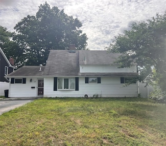 33 Teamster Ln, Levittown, NY 11756
