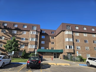 220 S Roselle Rd Unit 324, Schaumburg, IL 60193