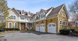 2017 Woodford Rd, Vienna, VA 22182