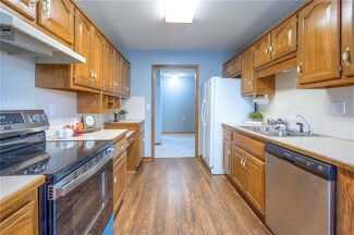 706 E Saturn Dr, Raymore, MO 64083