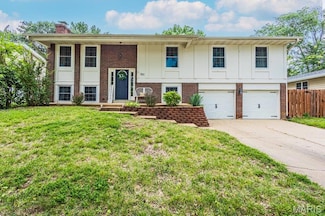 551 Braebridge Rd, Ballwin, MO 63021
