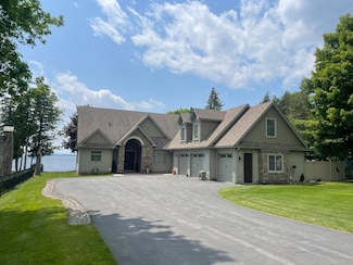 12 Layman Ln, Plattsburgh, NY 12901