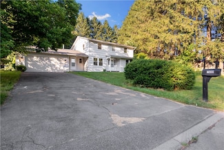 7480 Apache Ln, Liverpool, NY 13090