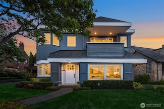 2532 Crestmont Place W, Seattle, WA 98199
