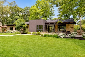 6805 N Lake Dr, Milwaukee, WI 53217