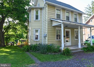 27 E Station Ave, Coopersburg, PA 18036