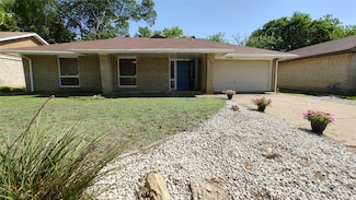 113 Harper Ct, Grand Prairie, TX 75051