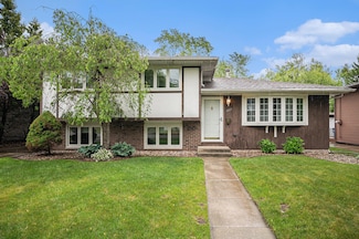 1457 N Indiana St, Griffith, IN 46319
